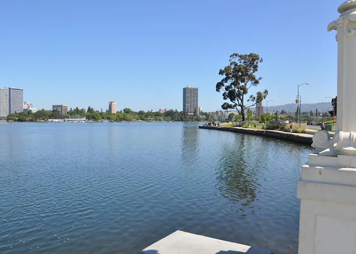 Econo Lodge Oakland Lake Merritt Area